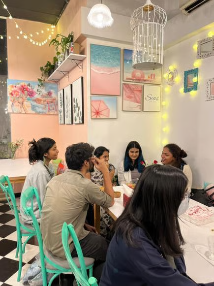 Café table connections in Bengaluru